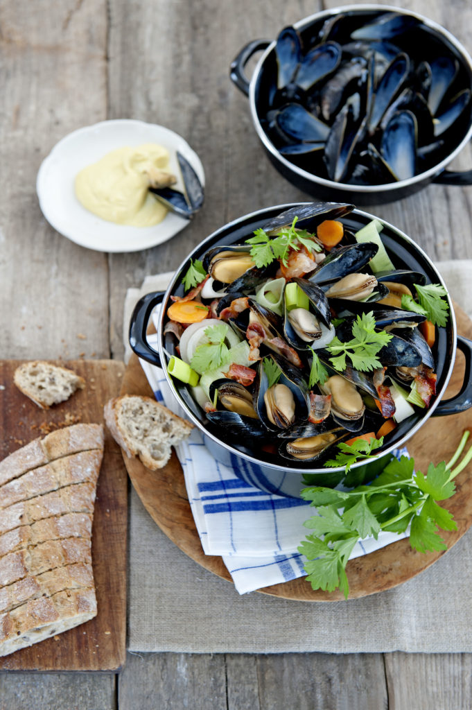 Casserole de moules au lard à la mode zélandaise Mosselen. Zo uit Zeeland